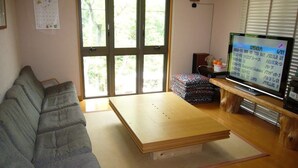 บ้านพัก (Private Vacation Home) | ห้องนั่งเล่น | ทีวีจอแบน, เตาผิง, เครื่องเล่นดีวีดี