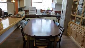 Private Vacation Home | In-room dining
