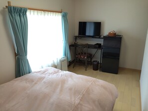 Private Vacation Home | Free WiFi - Family Hotel Good Day (Shika)