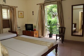 デラックス ルーム | セーフティボックス (室内)、デスク、アイロン / アイロン台、WiFi (無料)