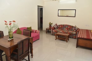 Executive Room | Living area | TV - Happy Planet (Chennai)