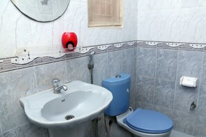 Ducha, artículos de tocador gratuitos, secador de pelo, toallas