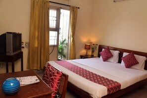 Executive Room | In-room safe, desk, iron/ironing board, free WiFi - Happy Planet (Chennai)