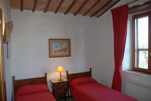 2 bedrooms, internet, bed sheets