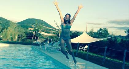 Villa Ă  flanc de colline avec piscine et jacuzzi - Grottes de Frasassi