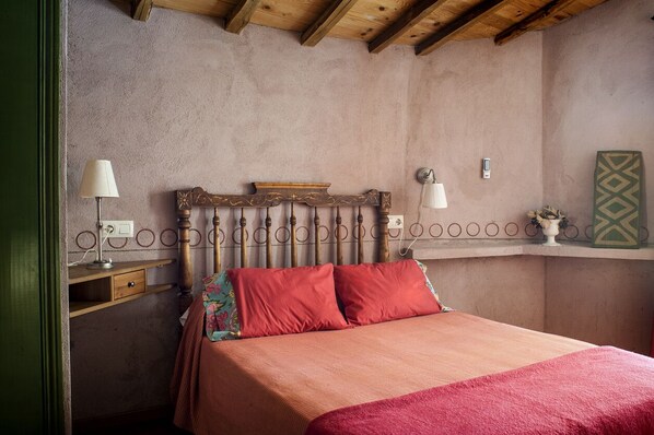 2 bedrooms, bed sheets