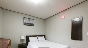 Quarto casal | Escrivaninha, Wi-Fi de cortesia, roupa de cama