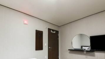 Kamar Double | Meja kerja, Wi-Fi gratis, dan seprai linen