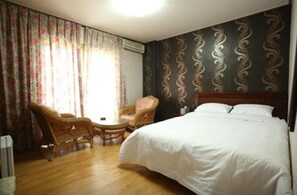 Quarto casal | Escrivaninha, Wi-Fi de cortesia, roupa de cama