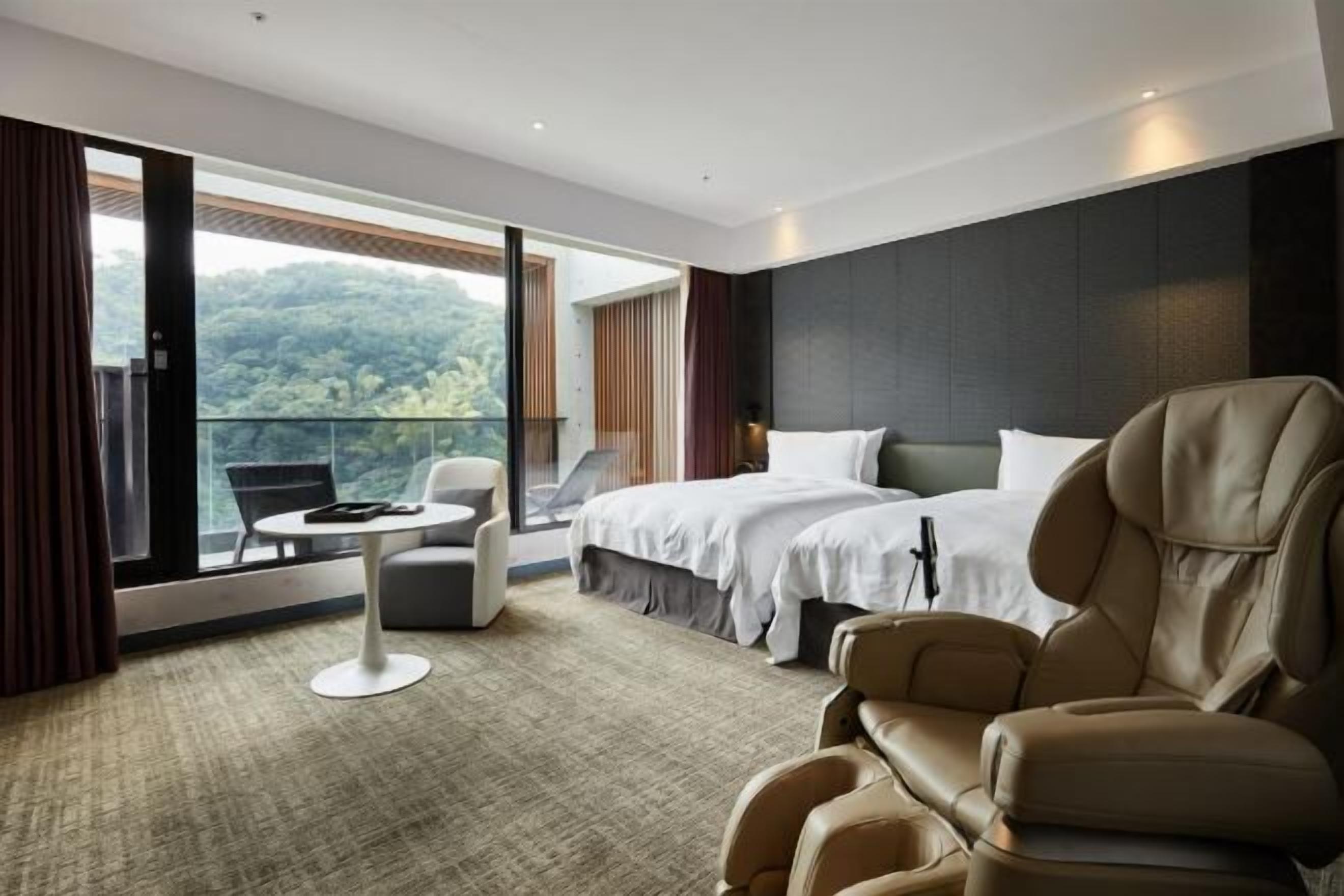 高档床上用品、羽绒被、迷你吧、客房内保险箱