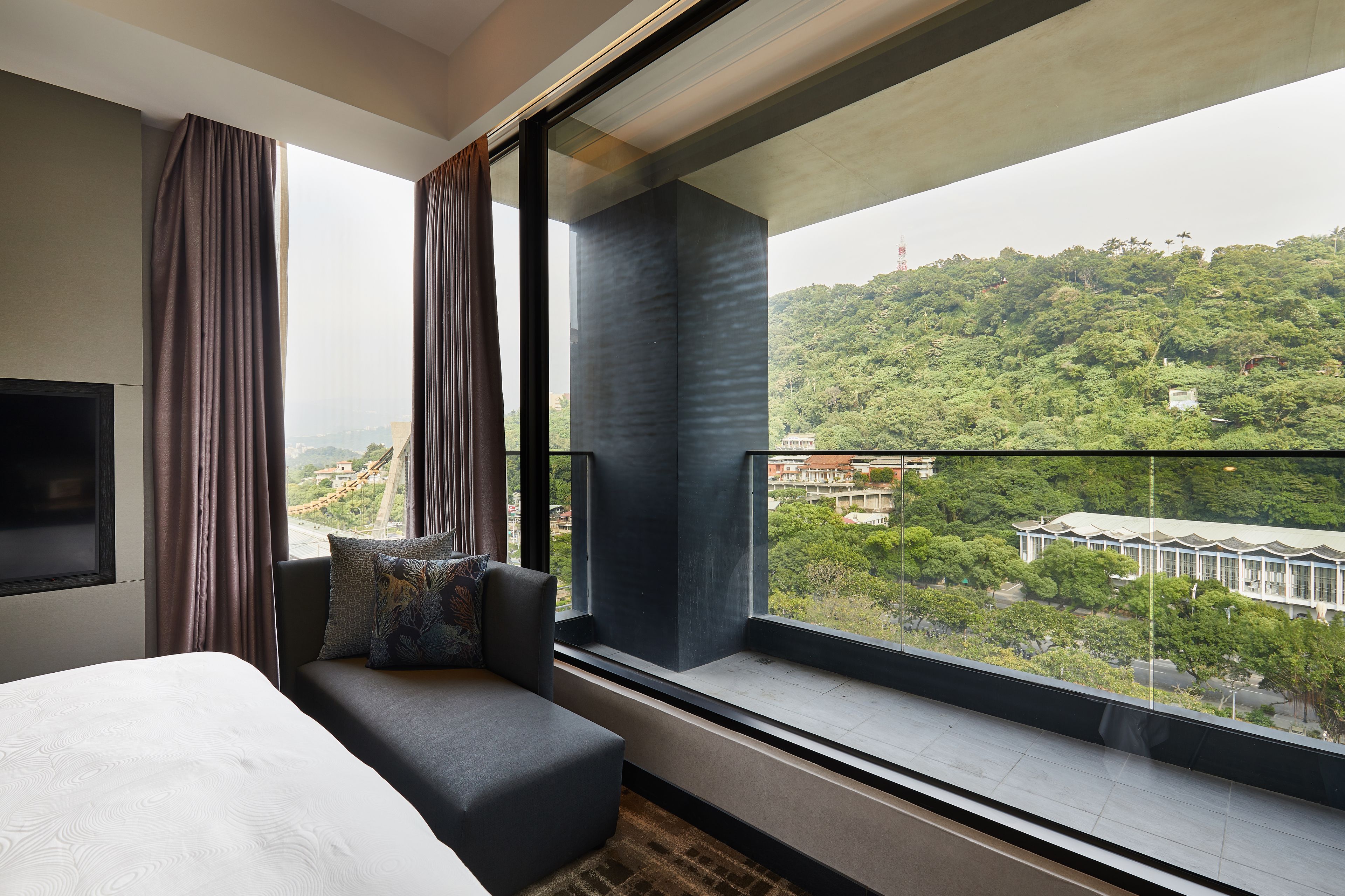 Sky Suite | Premium bedding, down comforters, minibar, in-room safe