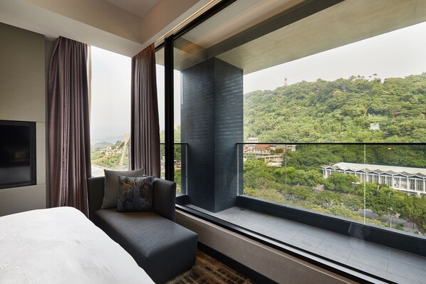 Sky Suite | Premium bedding, down comforters, minibar, in-room safe - The Tango Taipei Jiantan (Taipei)