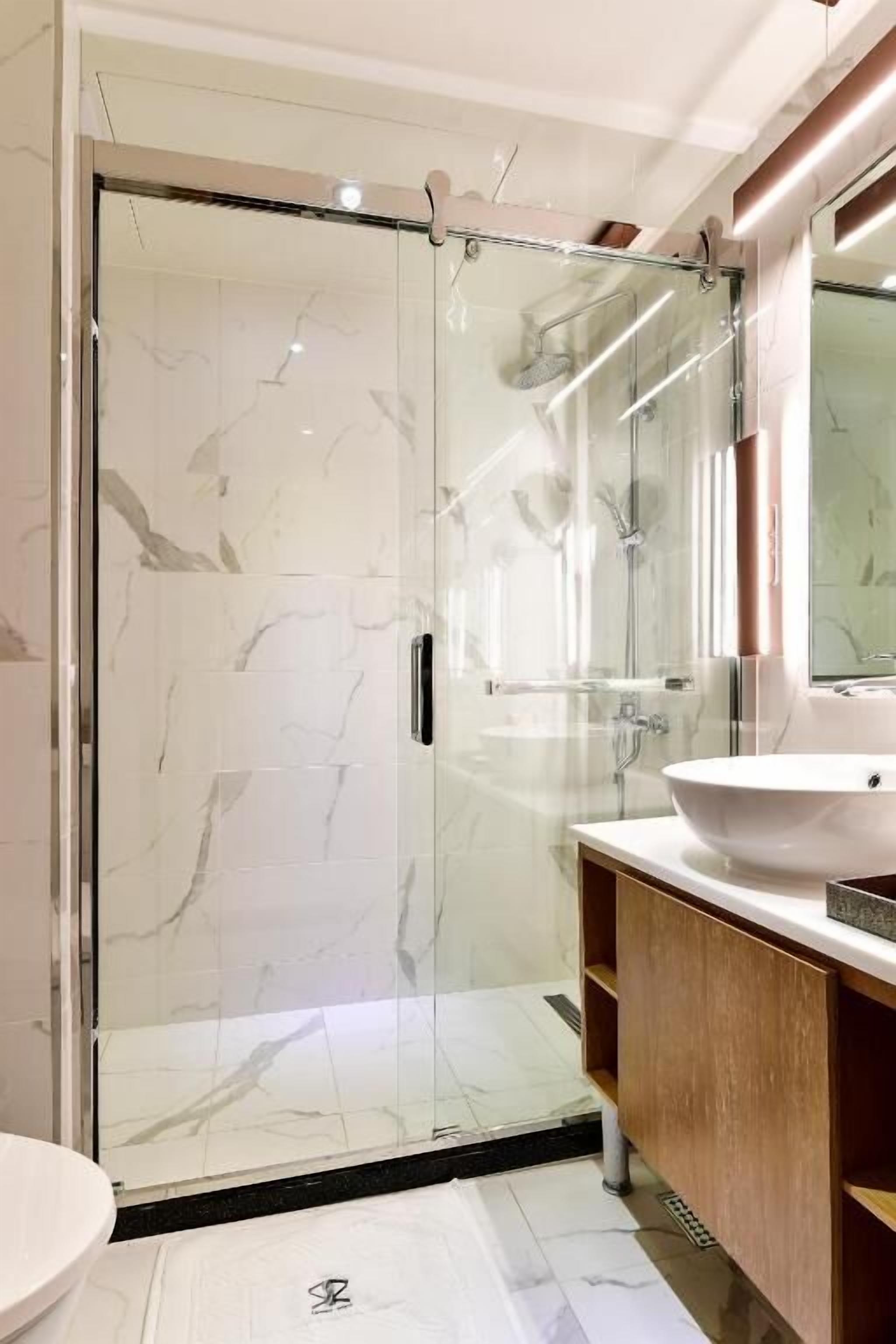 standard double room, 1 double bed, non smoking | bathroom | shower, designer toiletries, hair dryer, bathrobes