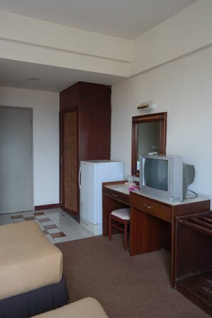 Standard Twin Room | Free WiFi - Phuphaya Hotel (Pak Chong)