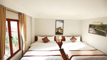 Deluxe Room | Premium bedding, down comforters, memory foam beds, minibar