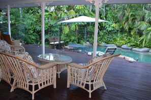 Terrace/patio - South Pacific Bed & Breakfast (Clifton Beach)