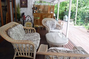 Terrace/patio - South Pacific Bed & Breakfast (Clifton Beach)