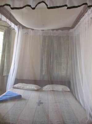 Superior Single Room, Private Bathroom | Bed sheets - Stadium Holiday Inn Mombasa (Mombasa)