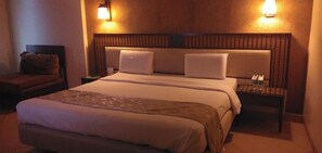 Room - Silverador Resort Club (Mumbai)