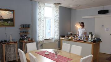 Daily continental breakfast (SEK 95 per person)