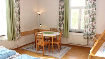 Familjerum (Shared bathroom) | Rumsbekvämlighet