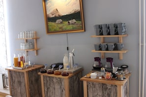 Petit déjeuner continental (95 SEK par personne)