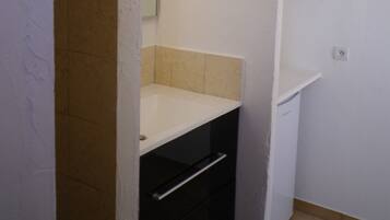 Double Room | Bathroom sink