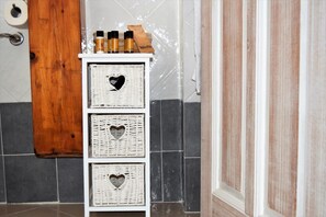 Shower, rainfall showerhead, hair dryer, bidet - Residenza Al Castello (Carloforte)