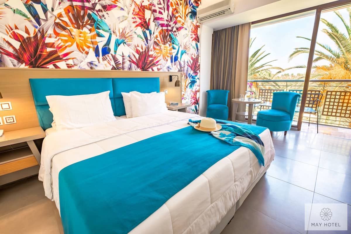 standard twin room | 1 bedroom, minibar, in-room safe, desk