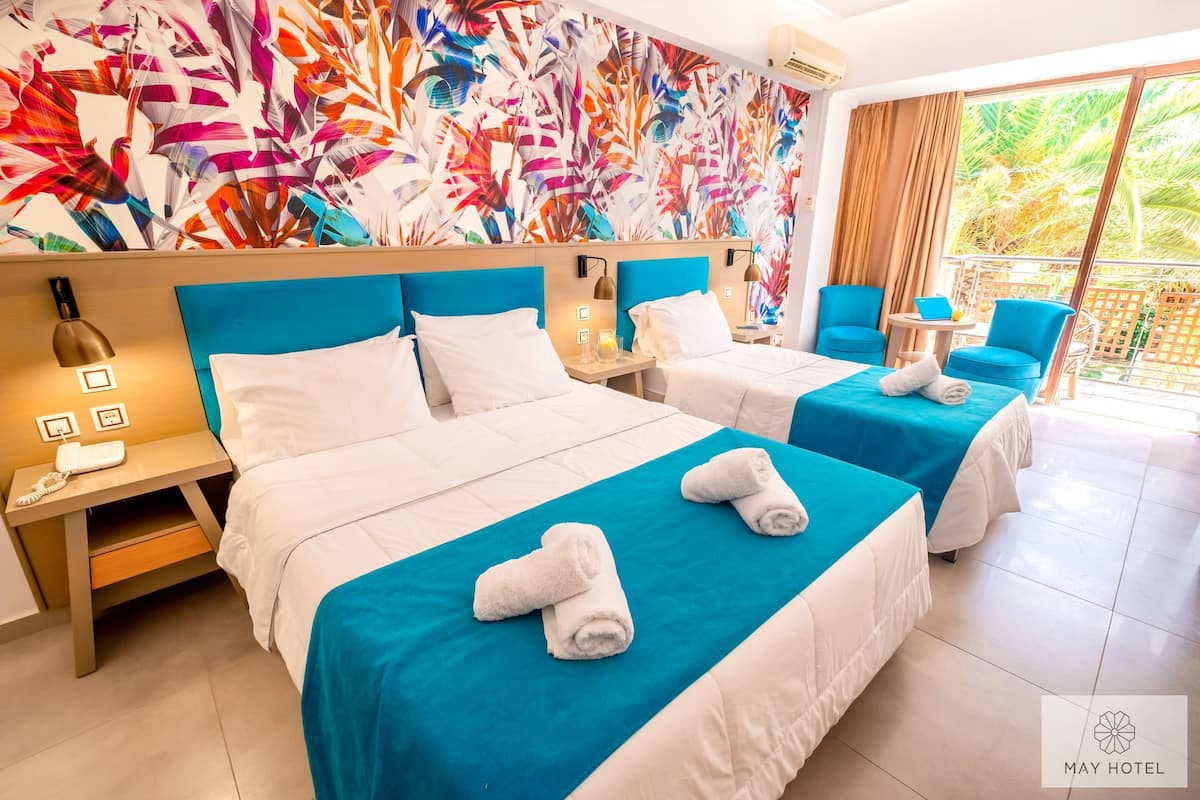 standard triple room | 1 bedroom, minibar, in-room safe, desk