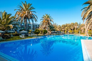 Outdoor pool, pool umbrellas, sun loungers