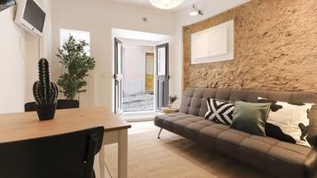 Studio, dapur | Ruang keluarga | TV layar datar