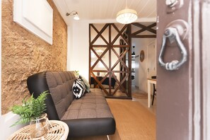 Flat-screen TV - Golden Studio by Homing (Lisbon)