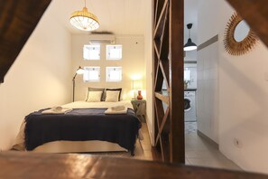 Studio, Kitchen | 1 bedroom, iron/ironing board, free WiFi, bed sheets - Golden Studio by Homing (Lisbon)