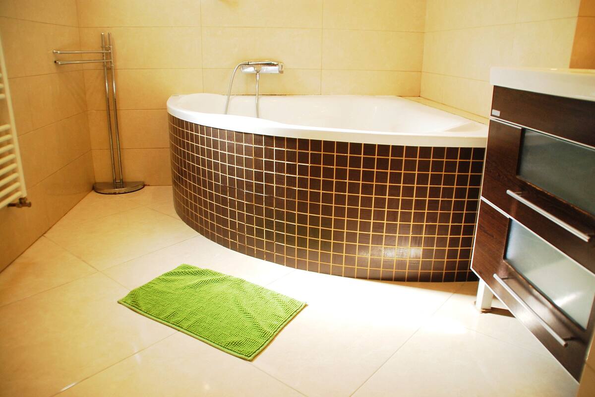 Premium Apartment, 2 Bedrooms, City View | Bathroom | Shower, towels