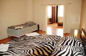 Superior Apart Daire, Birden Çok Yatak, Şehir Manzaralı | Odada kasa, ütü/ütü masası, ücretsiz kablosuz İnternet, çarşaf takımı 