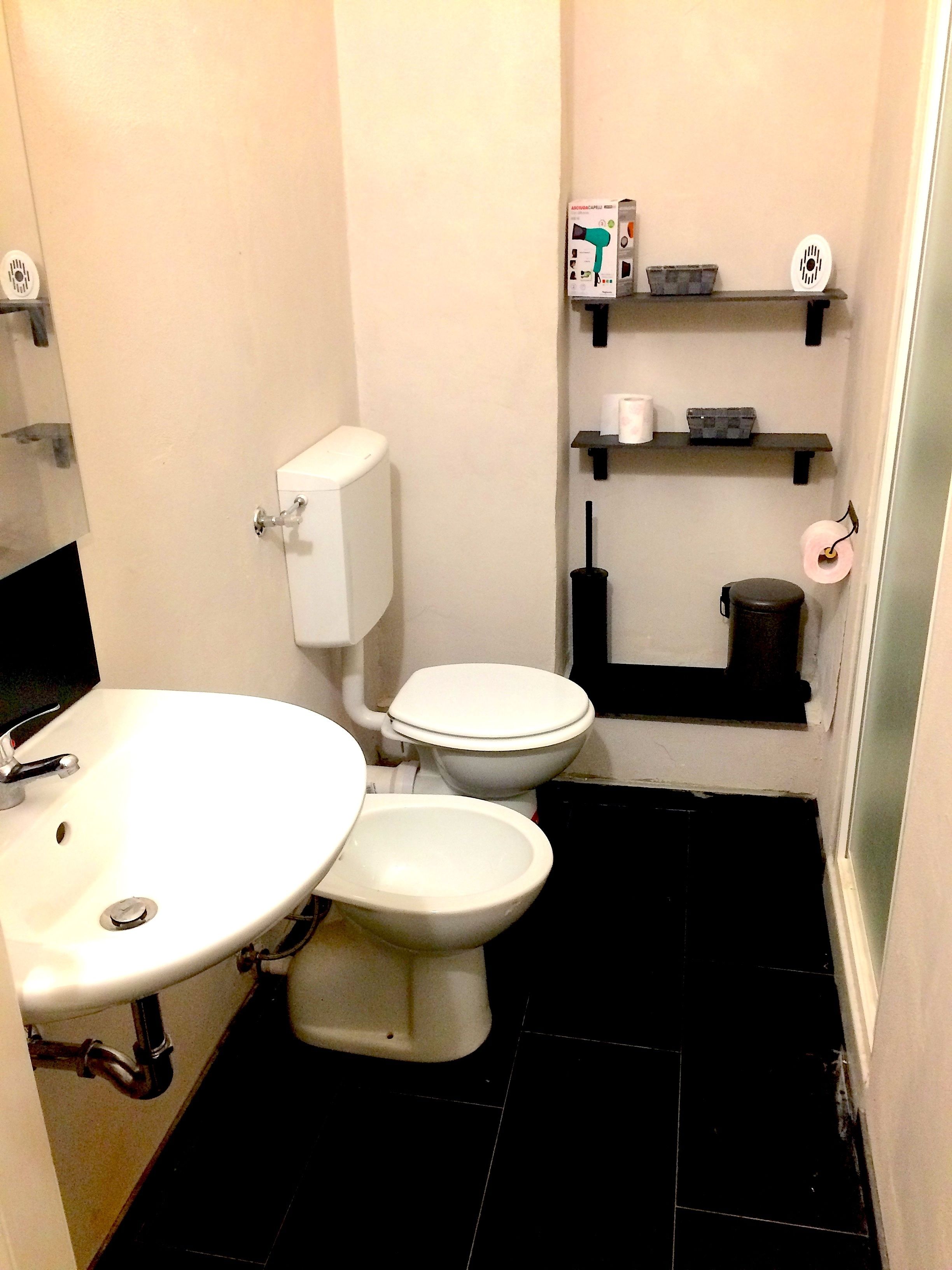 Doccia, set di cortesia gratuito, asciugacapelli, bidet