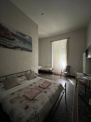 패밀리룸, 전용 욕실 | 책상, 유아용 침대, 무료 WiFi, 침대 시트