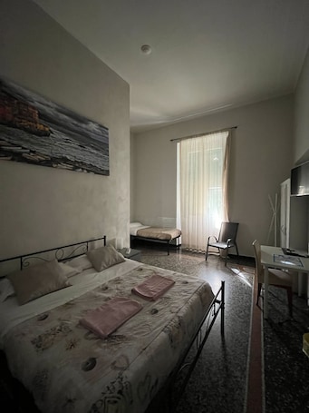 Escritorio, cunas, wifi gratis y ropa de cama . Le Stanze Della Lanterna