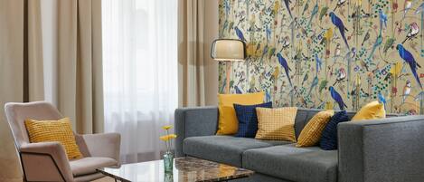 Estúdio superior, para não fumantes | Área de estar | TV de tela plana