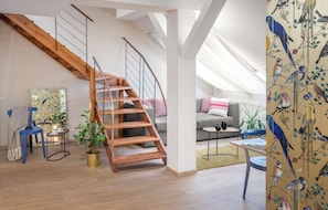 Departamento, 1 habitación | Sala de estar | Televisión de pantalla plana