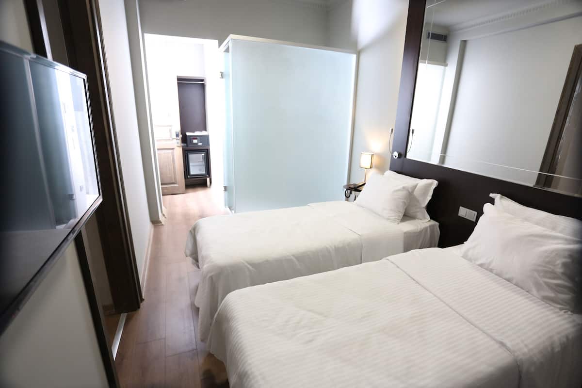 1 bedroom, in-room safe, desk, blackout drapes