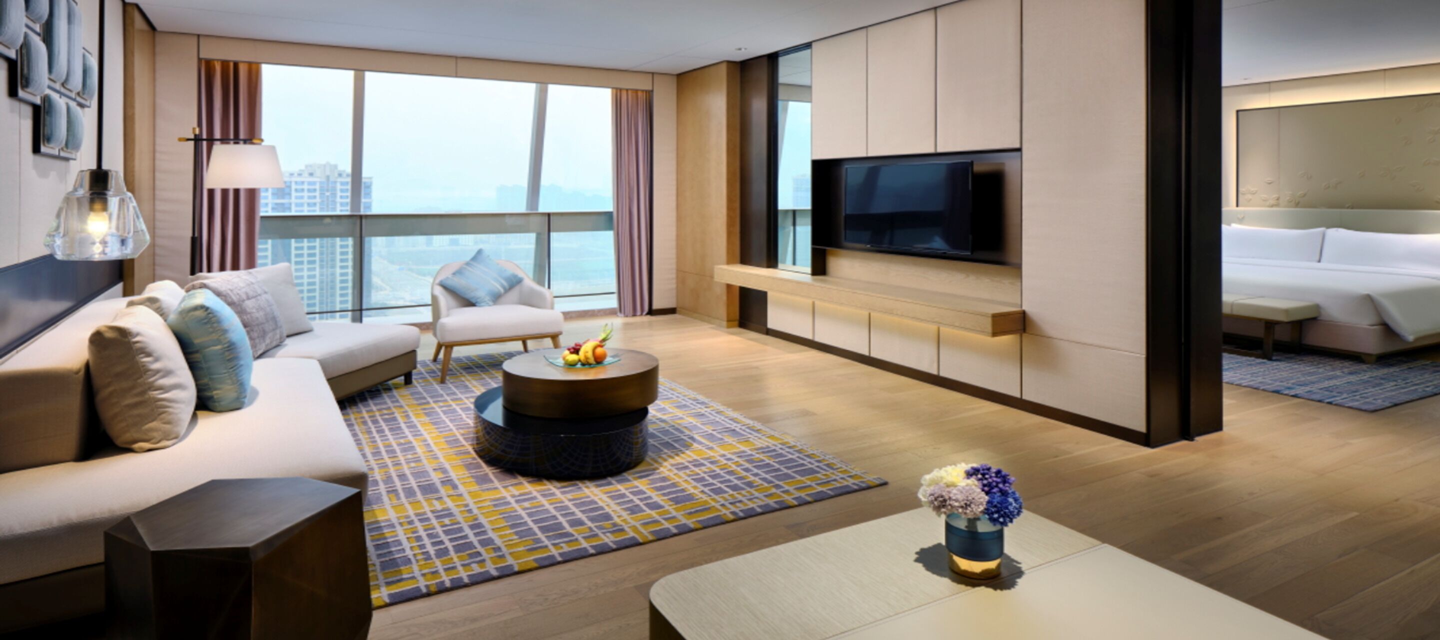 Business Suite | In-room safe, desk, blackout drapes, soundproofing