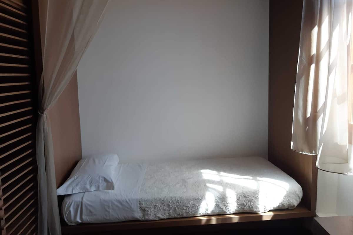 Single Room, Ensuite, Garden View