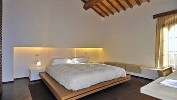 Doppelzimmer, Badewanne, Gartenblick