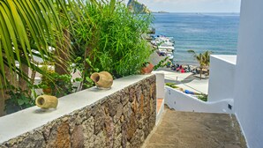 Unclassified image, 3 of 78, button - Hotel Eunymos - Trattoria Da Francesco Panarea (Lipari)