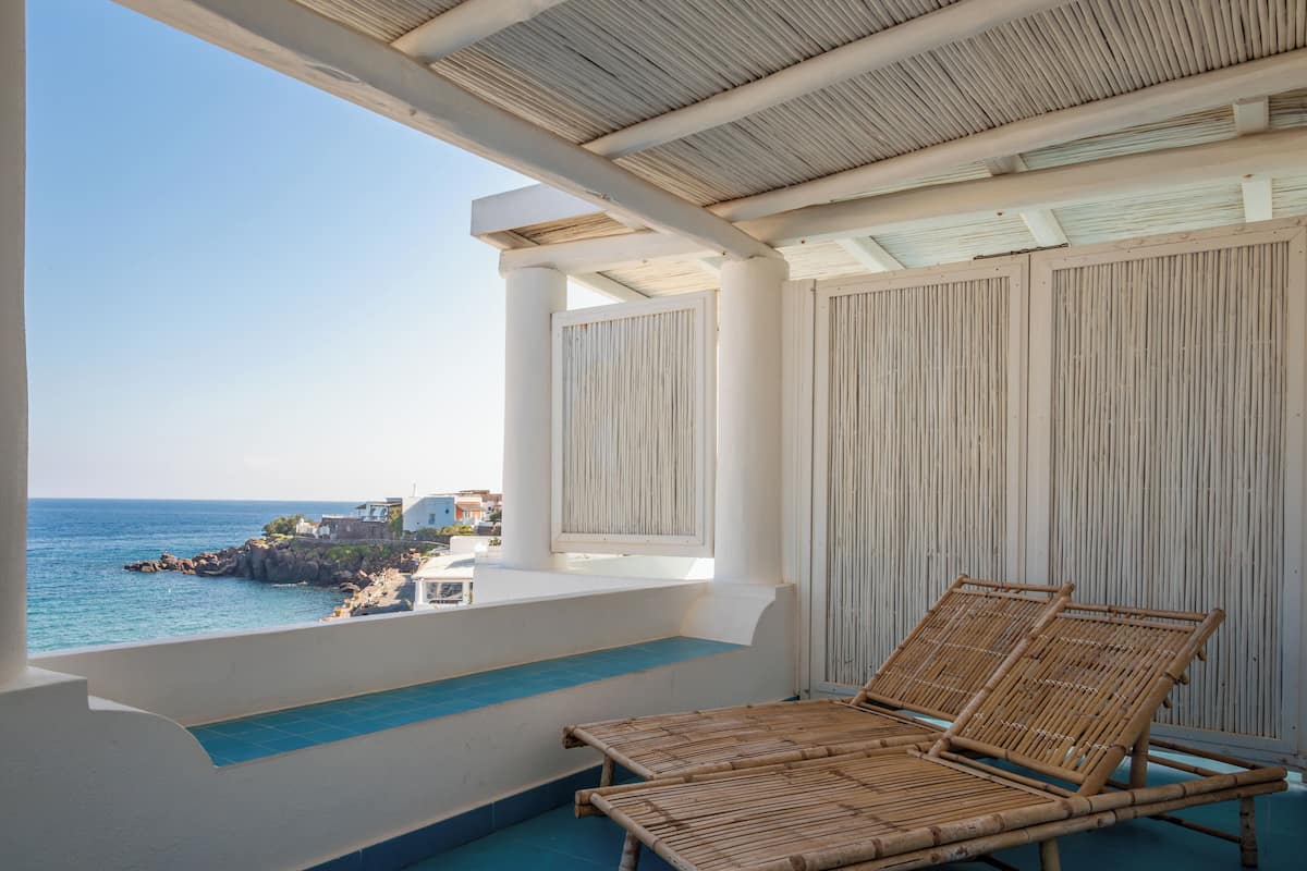Chambre Supérieure, 1 lit double, terrasse, vue mer | Terrasse/Patio