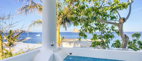 Superior kamer, 1 tweepersoonsbed, terras, uitzicht op zee | Kameruitzicht
