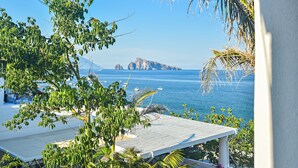 Unclassified image, 4 of 78, button - Hotel Eunymos - Trattoria Da Francesco Panarea (Lipari)