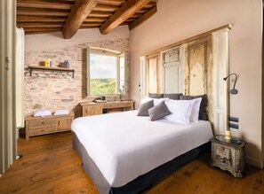 Deluxe Double or Twin Room | Minibar, desk, laptop workspace, soundproofing - Borgo Antichi Orti Assisi (Assisi)